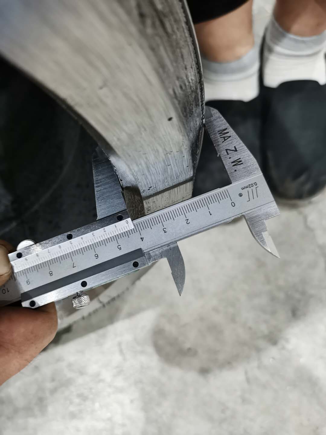 深孔鉆鏜床4.3米長(zhǎng)的工件，內(nèi)孔直徑359mm  出口壁厚差1.5mm